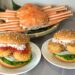 フレッシュネスバーガー新作｜北海道産オオズワイガニ使用の濃厚クリームコロッケバーガーが期間限定登場
