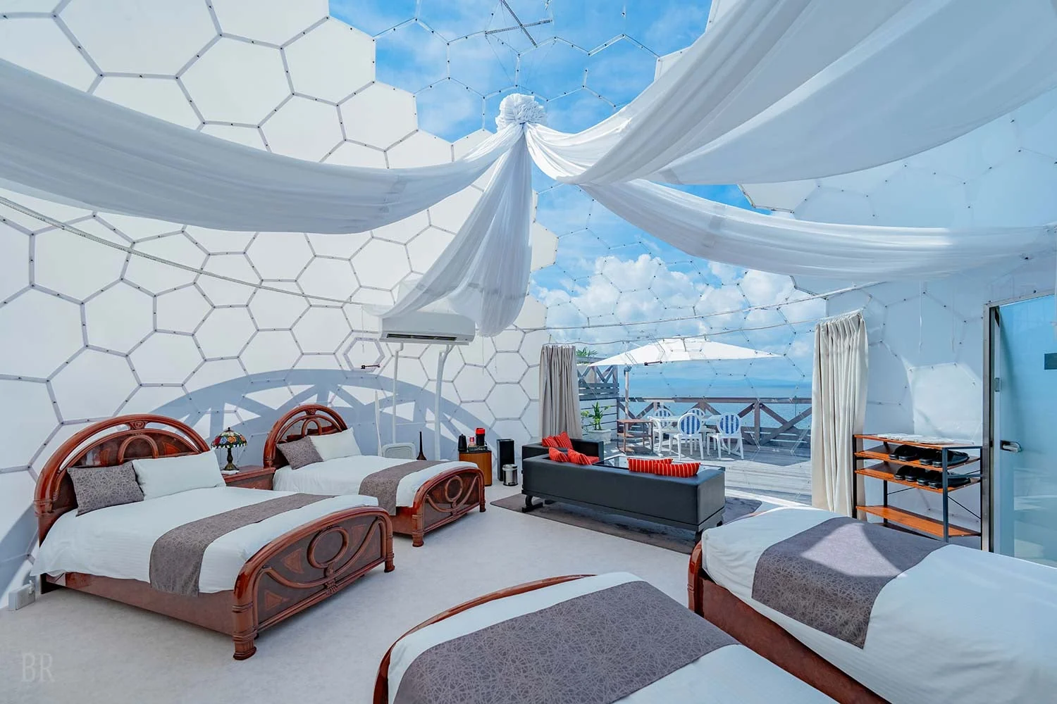 ドームテントの室内