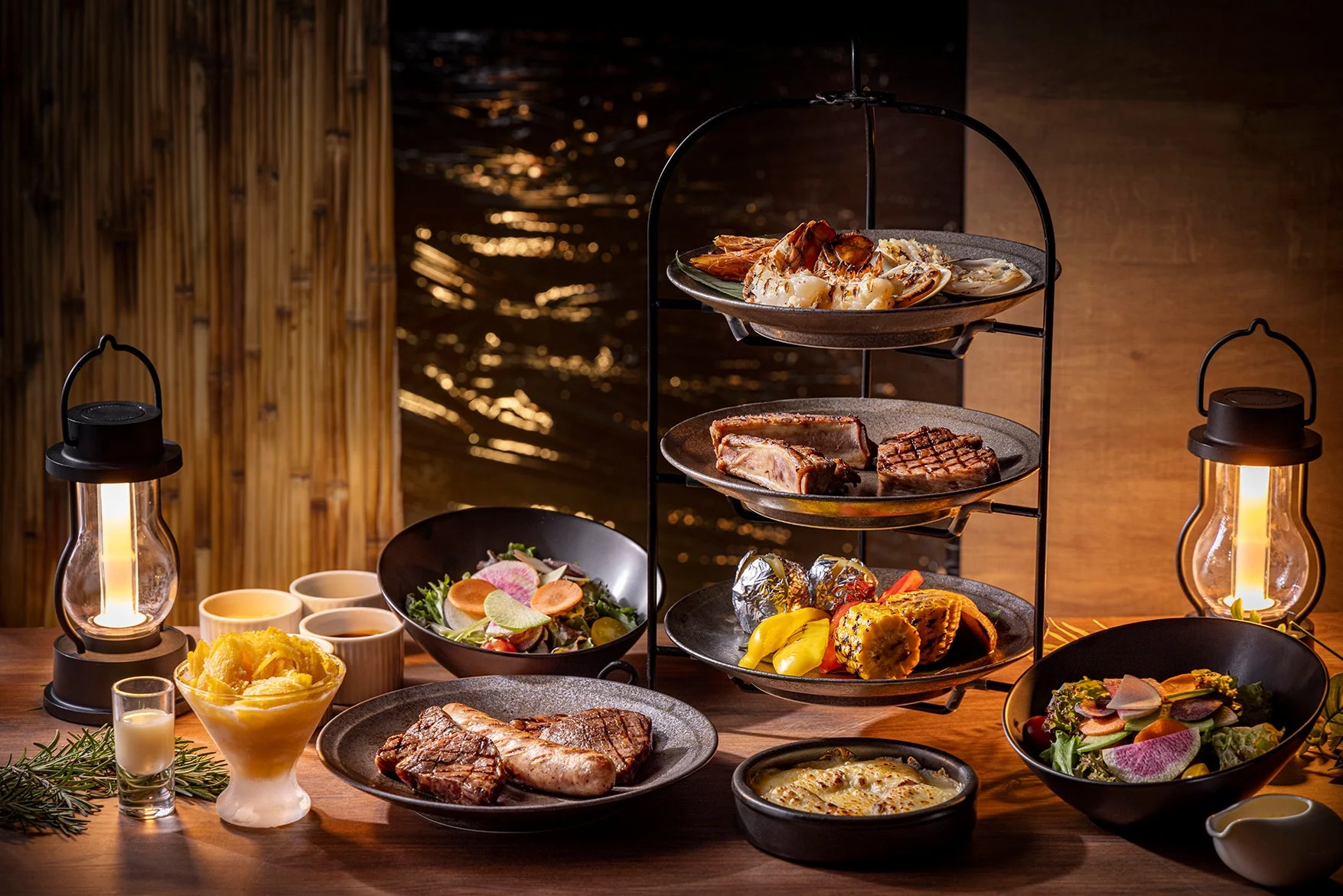 豪華ディナーの食卓