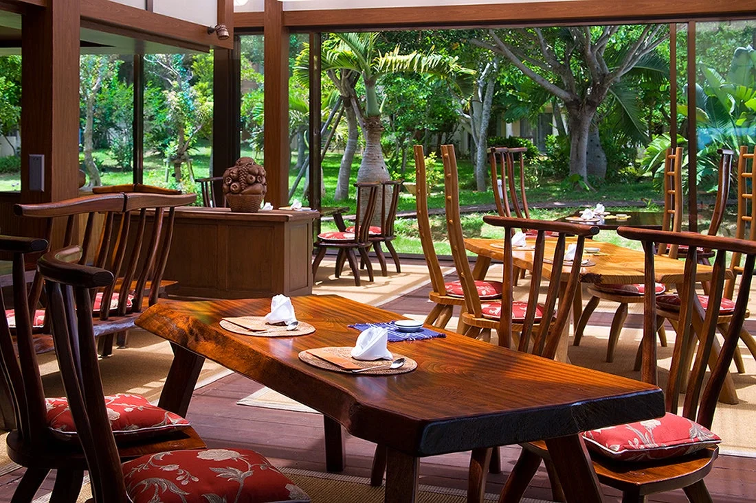 開放的なリゾートレストランの雰囲気