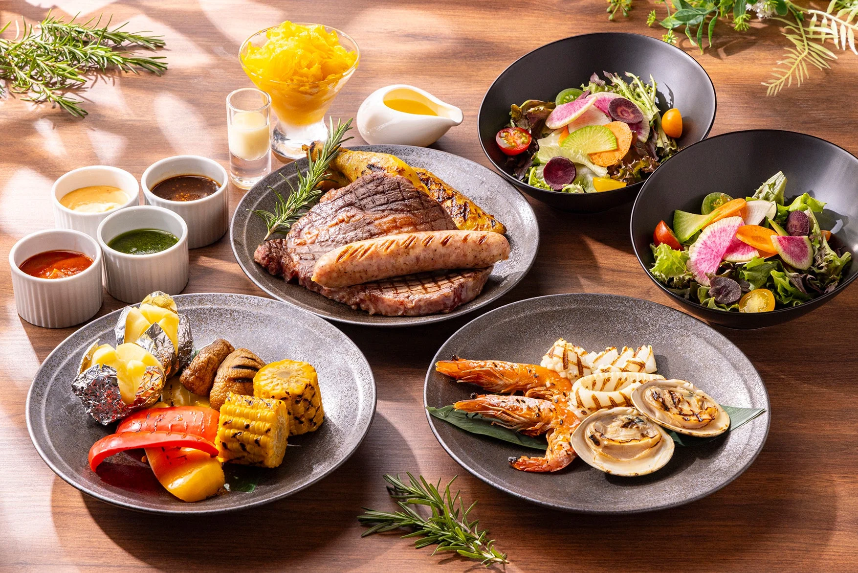 豪華なグリル料理のフルコース