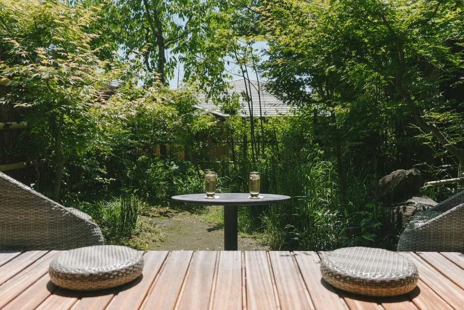 竹林の中のテラス